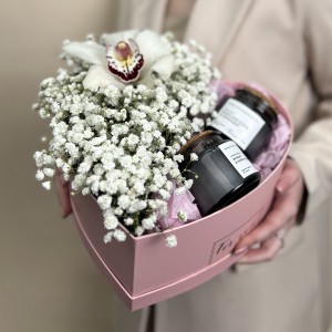 Букет дня в коробке с розами Просто так